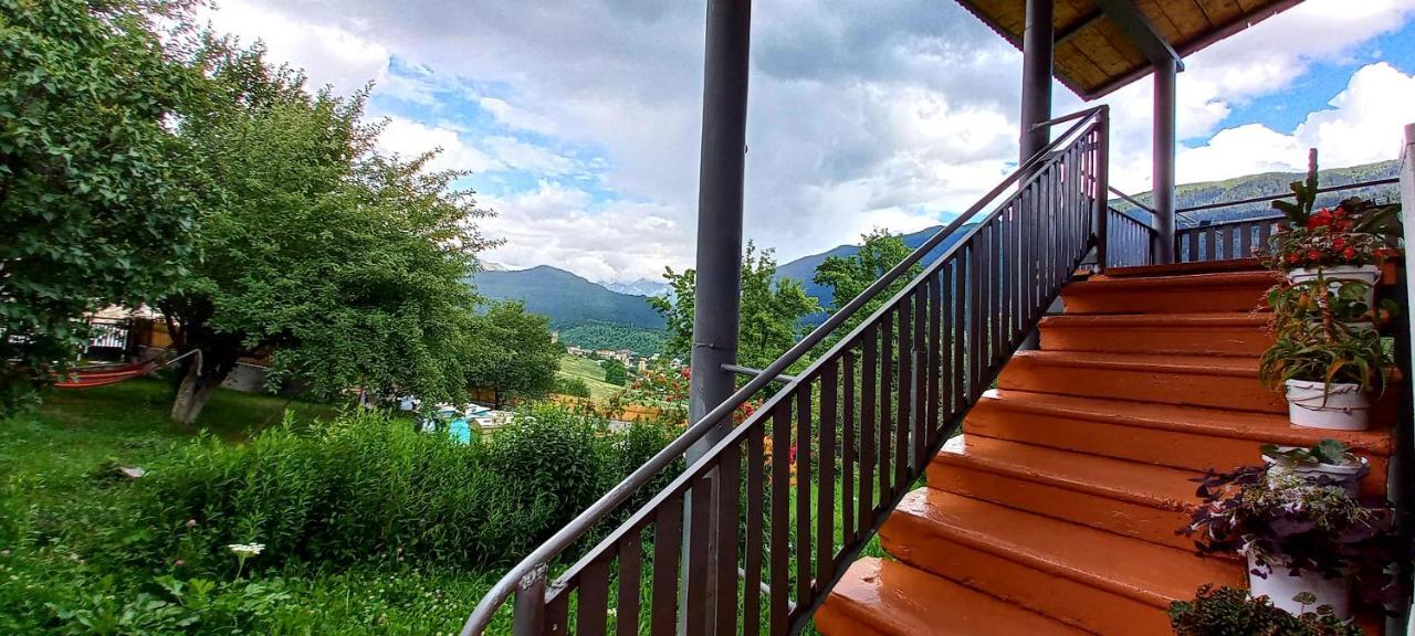 Bees Guesthouse Mestia Exterior foto
